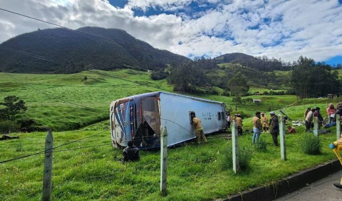 Accidente de Bus en Cuenca deja dos muertos y doce heridos