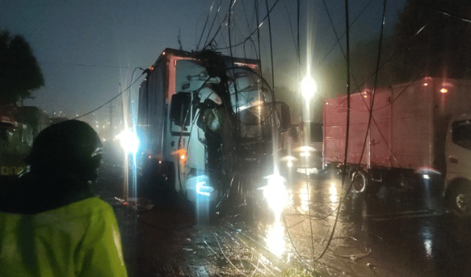 Tres choques en 5 horas sacuden la av. Simón Bolívar en Quito