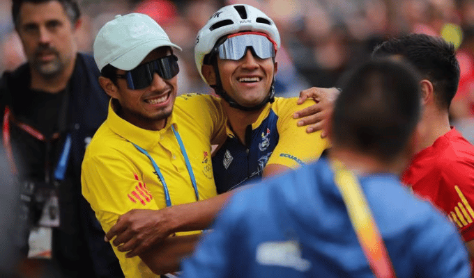 ¡Carapaz celebra! Narváez se corona en Panamericanos Santiago 2023 🚴‍