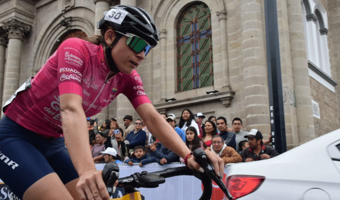 🚴‍♀️Esther Galarza arrasa en la Vuelta Femenina a Ecuador🏆