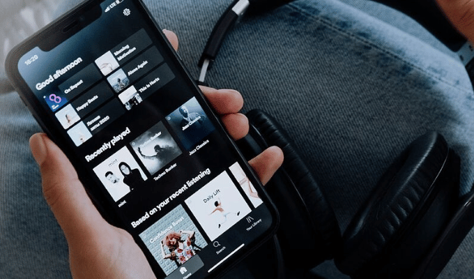 ¿Tu playlist secreta contra el dolor? La ciencia revela su poder