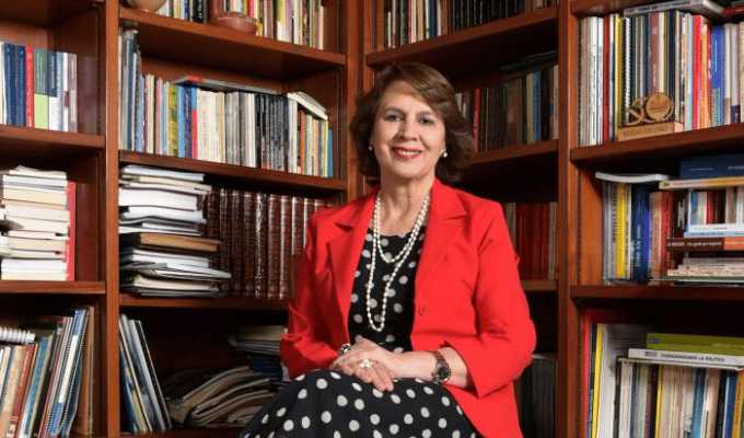 Rosalía Arteaga: Visión Única sobre el Futuro Ecuatoriano