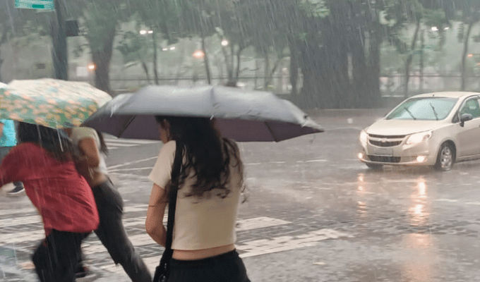 Ríos crecen, pero la luz se escapa en Ecuador