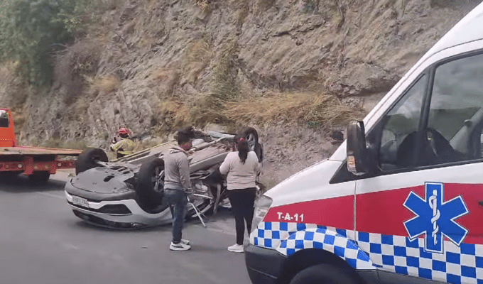 Piedra Provoca Volcamiento en Ambato