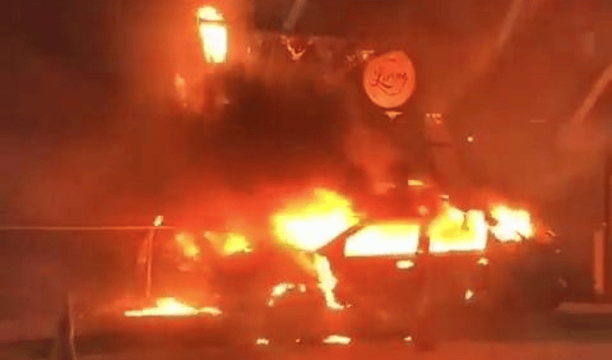 Terror nocturno: Disparos y fuego sacuden Guayaquil