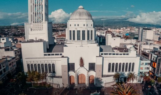 Ambato Celebra su Independencia: ¡Descanso Obligatorio este 13 de Nov.