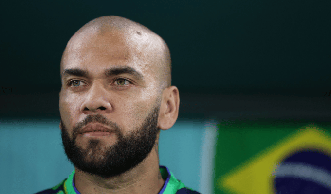 Dani Alves a Juicio: Enfrenta hasta 10 Años por Agresión Sexual