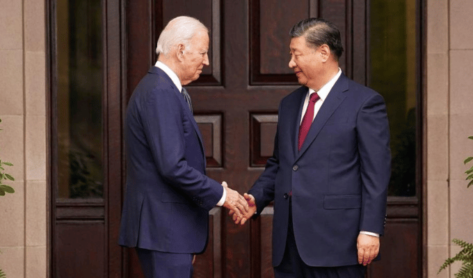 Biden y Xi Jinping Buscan Calmar Tensiones en Reunión en California