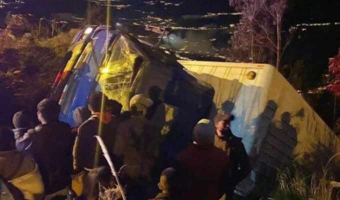 Accidente en la 'U' de Chambag deja un muerto y dos heridos