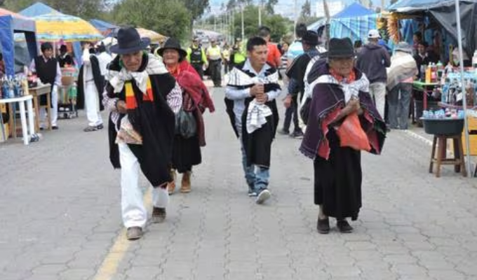 Pueblo Salasaka Decide Expulsar a Venezolanos por Incidentes Violentos