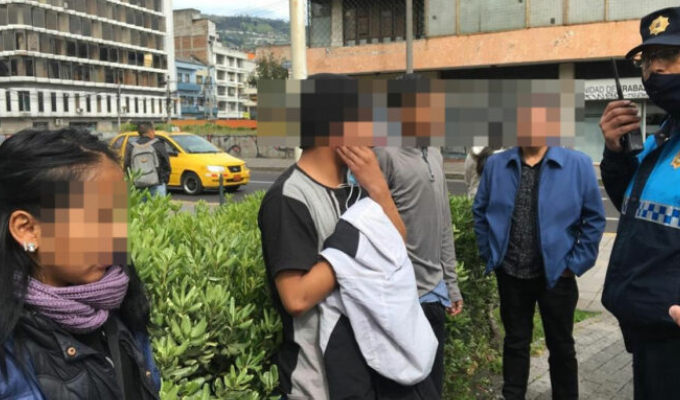 Tres sospechosos detenidos tras robo de celular La Alameda