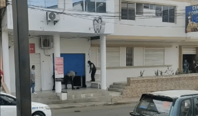 Drama en Manta: Expareja Armada Ataca a Conocida Odontóloga