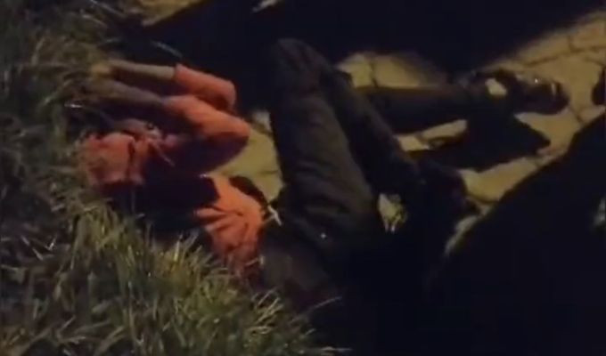Vecinos de Carapungo incendian a presunto delincuente