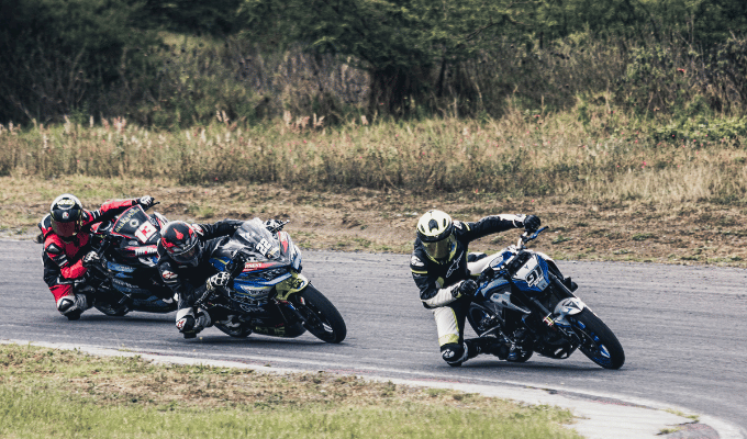 Pilotos Brillan en la Competencia de Motovelocidad de Yahuarcocha