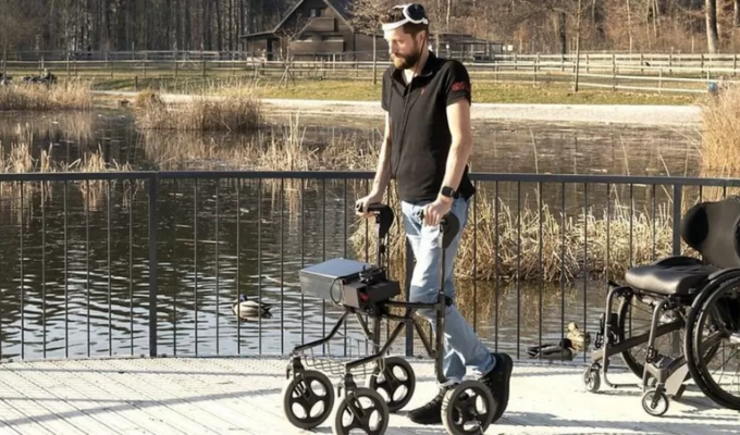 Paralítico vuelve a caminar gracias a implante cerebral revolucionario