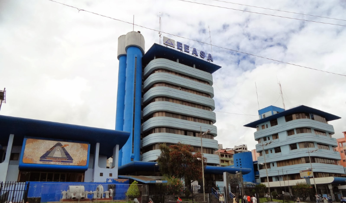 Empresa Eléctrica Ambato (EEASA) en Encrucijada de Liderazgo