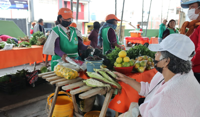 Éxito de la Feria Orgánica "De la Mata a la Olla" en Pelileo