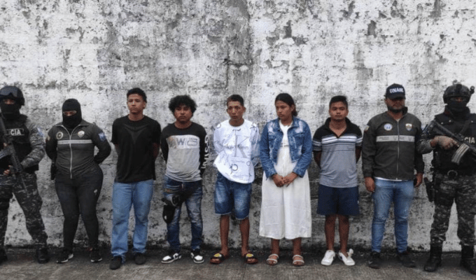 Quevedo: Tres Rescatados y Siete Detenidos en Redada Policial