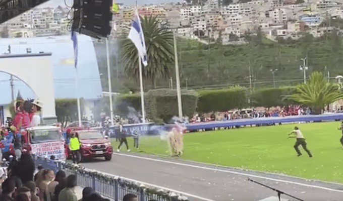 Policía se Salva de Incendio Durante Celebración Navideña